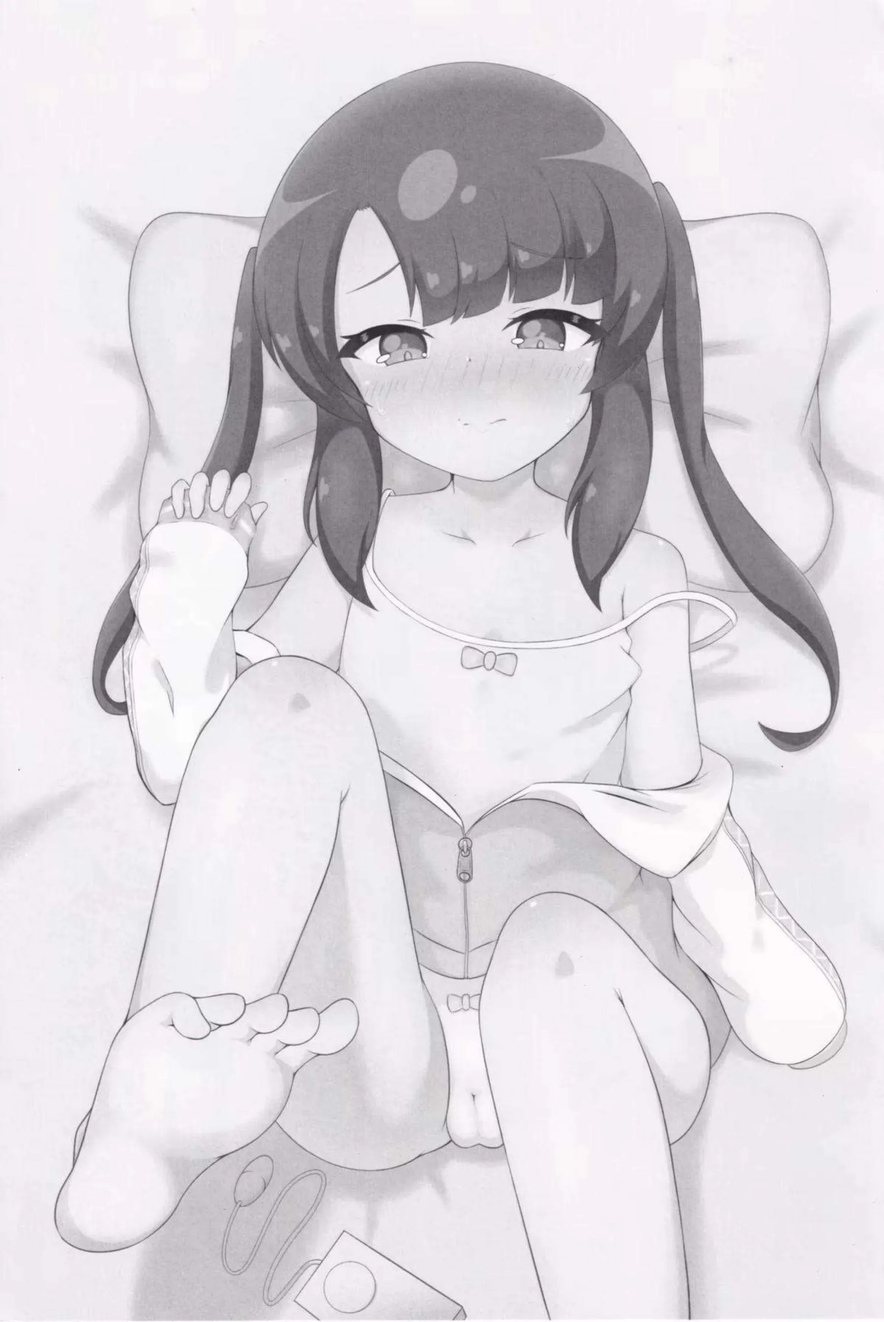 東雲つむぎが大人のおもちゃに懐柔され、羞恥の汗だくオナニーで悶える！ さらにモンスター姦バック中出しと騎乗位おしっこで、調教の快楽に堕ちる！ - PAGE 003